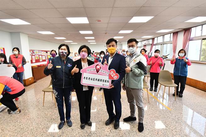 白玉功德会总干事邱晖智表示，感谢卫福部彰化老人养护中心协助，也谢谢县府协助成立据点，希望未来可以与社区共融。（吴建辉摄）