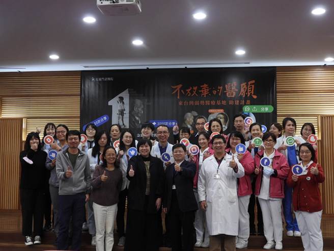 花莲门诺医院改善总院区大楼老旧，空间不足等问题，今年3月在医院附近兴建「健康管理中心大楼」，总经费6.5亿，院方自筹4.5亿，剩下部分则需向大眾筹募，因此院方委请营销团队拍摄筹募影片，盼能藉此感动社会大眾。（罗亦晽摄）