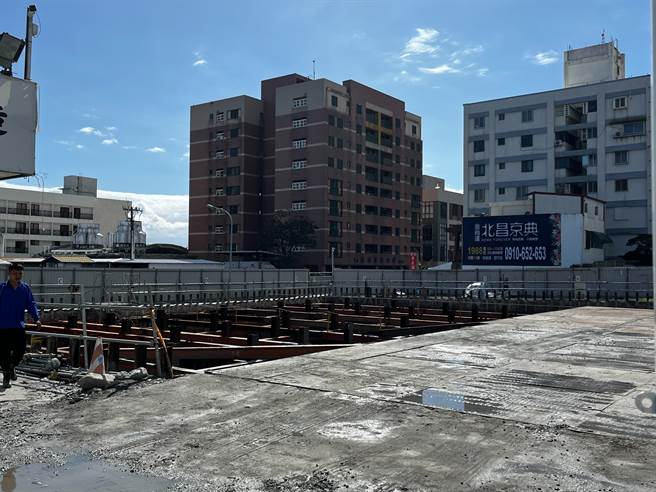 花莲门诺医院改善总院区大楼老旧，空间不足等问题，今年3月在医院附近兴建「健康管理中心大楼」，目前工程进度已完成5％。（罗亦晽摄）