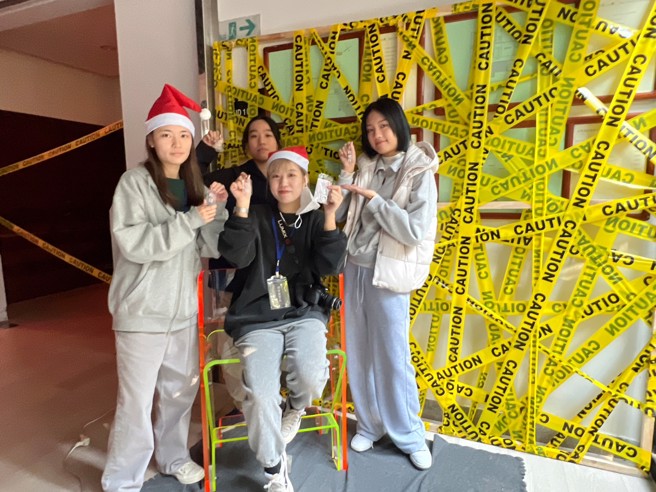 東海大學工設系學生設計「精神微解封」主題的周邊商品，結合工設週展出。(照片/東海大學提供)

