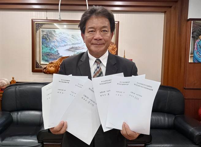 尋求連任的無黨籍台南市議長郭信良獲7大社團連署支持。（南市議會提供／洪榮志台南傳真）