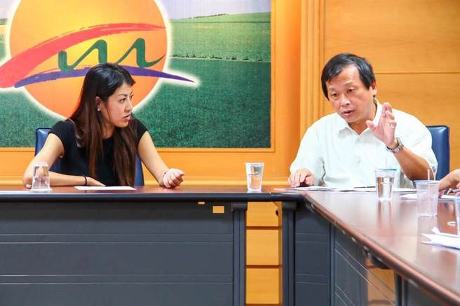 南投县长当选人许淑华（左），与下届南投县副县长王瑞德。（许淑华服务处提供／廖志晃南投传真）