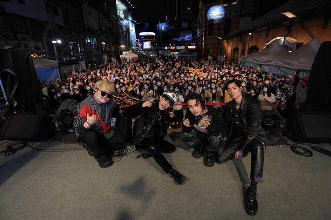 TRASH用自己的歌鼓励大家。（儿福联盟提供）