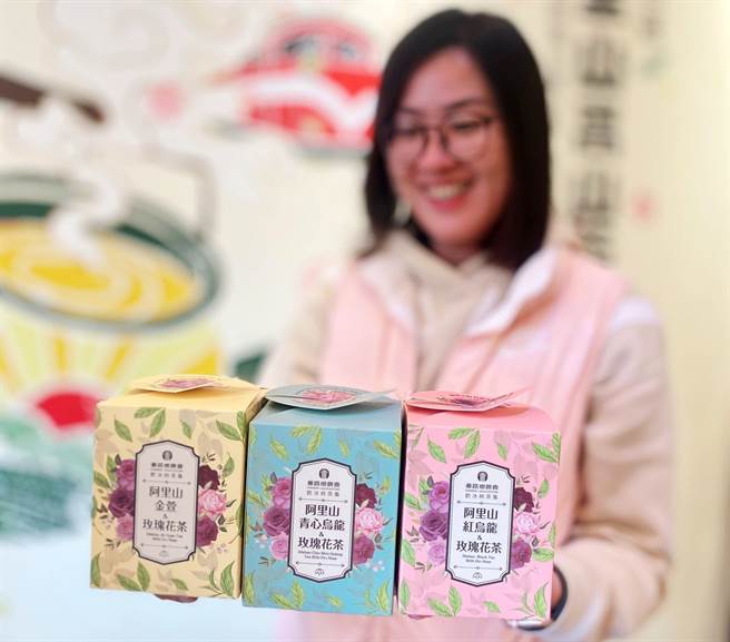 嘉义县番路乡农会与在地有机栽培的「曙光玫瑰庄园」合作，把具产销履歷认证的青心乌龙、阿里山金萱和小叶种红乌龙，加入食用玫瑰花，推出3款花茶茶包。（番路乡农会提供∕吕妍庭嘉义传真）