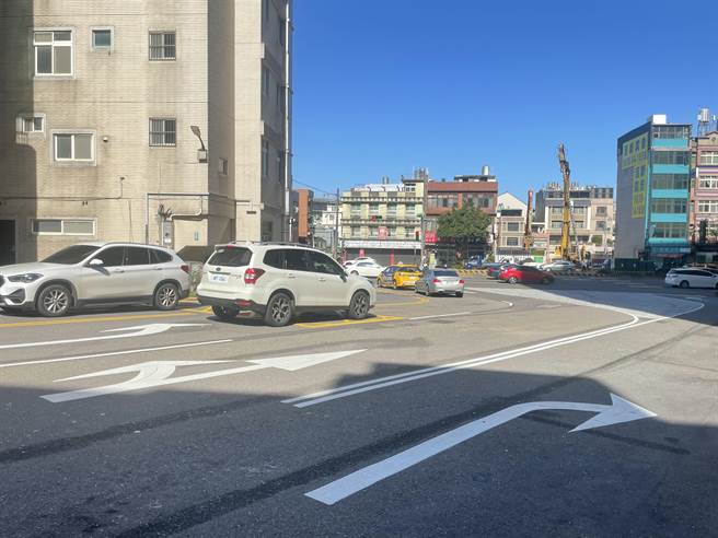 桃园中坜交流道易塞车，市府交通局改善路口号志时制及车道盼纾解车流。（吕筱蝉摄）	