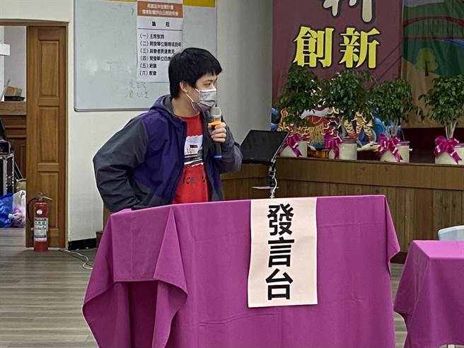 研究铁道工程学的梁一贤说，高铁是为了解决台北宜兰及花东地区交通运量的问题，「你们这样做真的有够可耻」。（吴佩蓉摄）