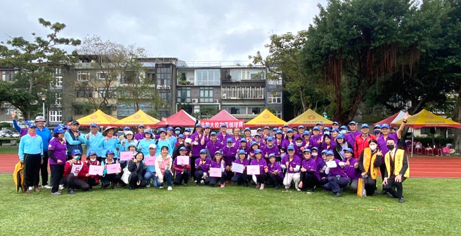 第二届北教大校友杯槌球锦标赛在民权公园热闹开打，透过竞赛切磋球技更能促进身心健康。(图/永庆房屋提供)