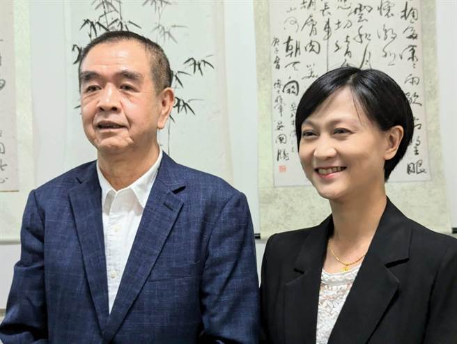 國民黨基隆市黨部20日下午舉行假投票，決定將由資深市議員蔡旺璉（圖左）及何淑萍（圖右）出馬角逐基隆市議會正副議長。（張志康攝）