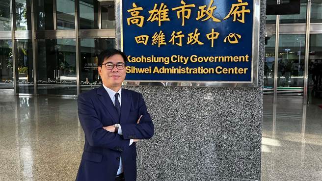 高市府小内阁名单微调，高雄市长陈其迈今受访时强调，职务调整仍以稳定，给年轻人机会来做布局。（柯宗纬摄）