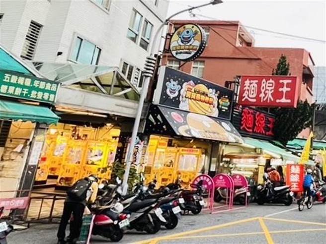 桃园今年「楼店」交易单价第3高的店面，位处艺文园区，现状也是当夹娃娃机店使用。（蔡依珍摄）