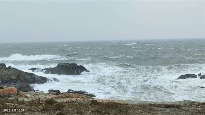 乌坵乡因风浪过大，往来船运已中断近1个月，岛上民生传出已陷危机。(图／读者提供)