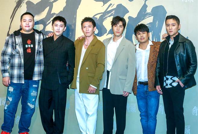 吳震亞、施名帥、黃尚禾、唐振剛、張再興、鄭人碩出席《角頭》影集開鏡儀式。（粘耿豪攝）