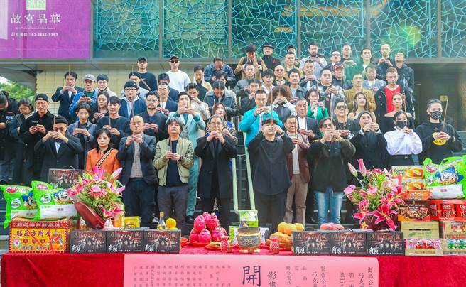 《角頭》影集開鏡儀式場面盛大。（粘耿豪攝）