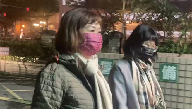 民进党籍新北市议员赖秋媚近期被检举，选举期间曾涉买票，违反选罢法，新北地检署今指挥调查局新北市调查处带回调查，赖秋媚稍早移送地检署复讯时大声喊冤。（蔡雯如翻摄）