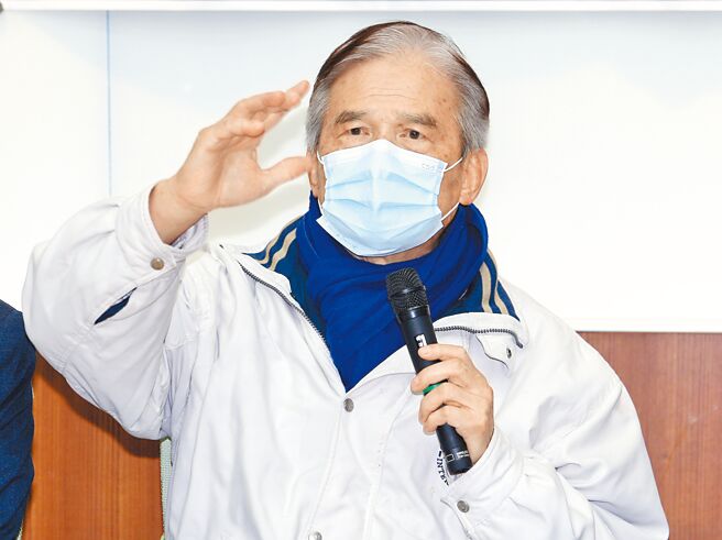 前国防部长蔡明宪（见图）19日与独派社团举行记者会，向蔡英文总统公开喊话，呼吁将国军义务役役期延长到1年以上；退辅会主委冯世宽也支持役期延长。（黄世麒摄）