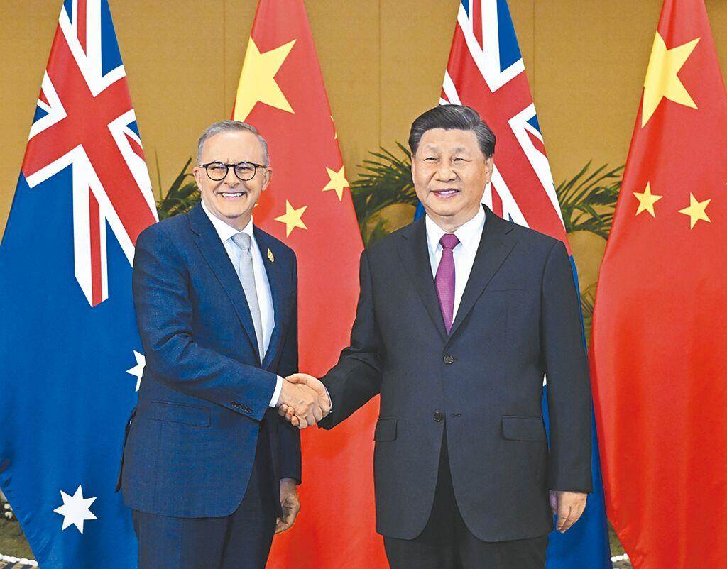 澳洲总理艾班尼斯（左）11月在印尼峇里岛举行的二十国集团（G20）峰会期间，与中国国家主席习近平会谈。（图／新华社）(photo:ChinaTimes)