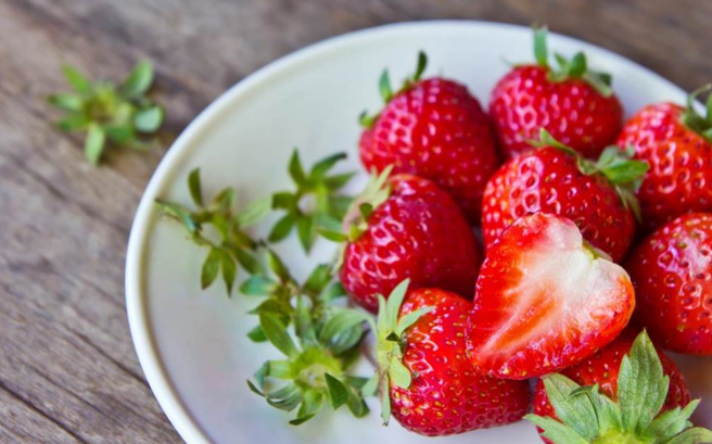 草莓蛋糕名店宣布歇業，因原料狀態不佳。（示意圖／Shutterstock）