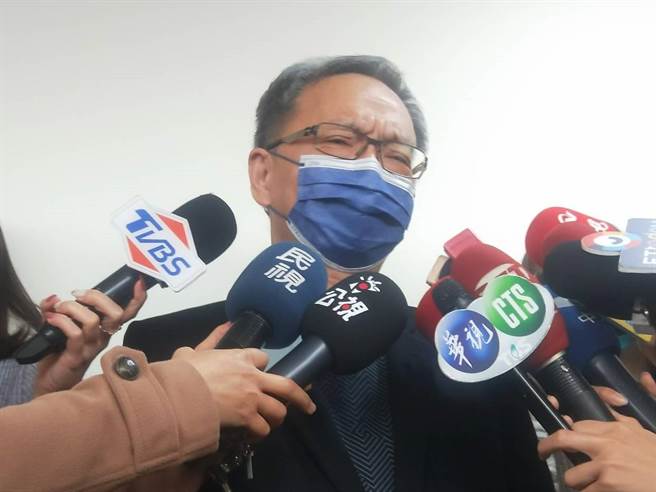 喊老母打呒BNT双价疫苗， 薛瑞元呛郭台铭「像BNT推销员」。（王家瑜摄）