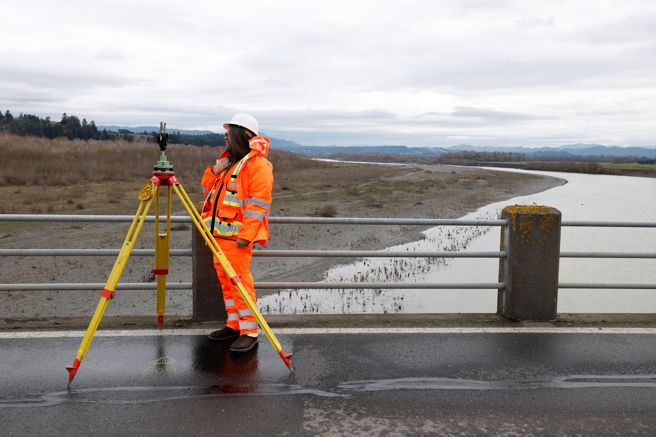 
美国地质调查所（USGS）指出这起地震发生在20日凌晨2时34分，震央在外海，距离洪堡郡的芬岱尔（Ferndale）约12公里处。(图/路透社)
