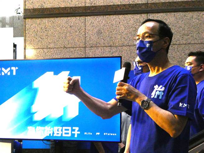 苗栗地檢署對無黨籍準苗栗縣長鍾東錦提出當選無效訴訟，國民黨主席朱立倫今在臉書表示，民進黨九合一選後又不斷動用司法手段，對準新竹市長與苗栗縣長當選人進行不成比例司法調查與當選無效之訴，濫用司法真變民主奧步黨。（周志豪攝）