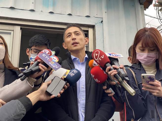 美麗島電子報董事長吳子嘉批評民進黨台北市立委補選候選人吳怡農沒幫別人助選過，對此吳怡農今天駁斥，九合一大選之前，自己基本是跑遍全國，在各地輔選，對於批評他說，偏離事實太遠了。（楊亞璇攝）