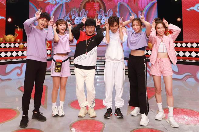 《民視第一發發發》主持群。（民視提供）