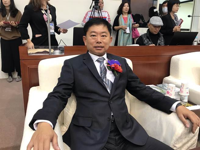 国民党新竹市议会14位党籍议员今天作第2度假投票，陈庆龄获过半的8票支持，将由党中央核定提名。（陈育贤摄）