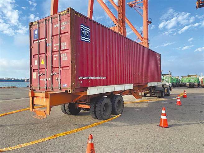 台中港第32号码头柜场人员2022年11月间在一只空柜内发现一具脱水女尸。（资料照片）