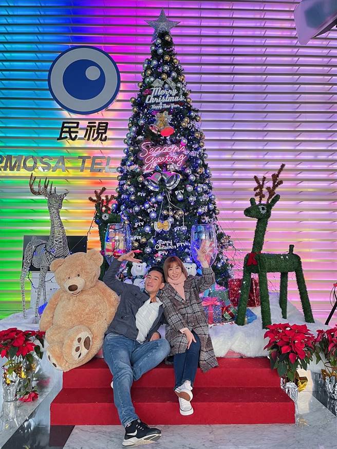 傅子纯、王瞳戏里戏外感情好。（民视提供）