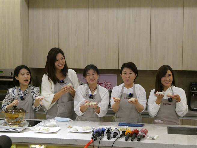 台中市長盧秀燕小內閣名單出爐，府內人士表示，此次名單兼具「重用女性、青年世代與鞏固中台灣區域治理」考量，有計畫性增加女性局處長、提拔年輕時代、帶動區域整體發展，組建團隊唯一考量是做好城市治理，不是政治考量。（周志豪攝）