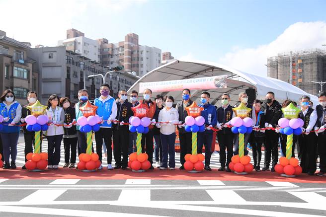 北屯区昌平东八路衔接兴安路至松竹北路道路开辟工程21日盛大举办完工祈福典礼。（冯惠宜摄）