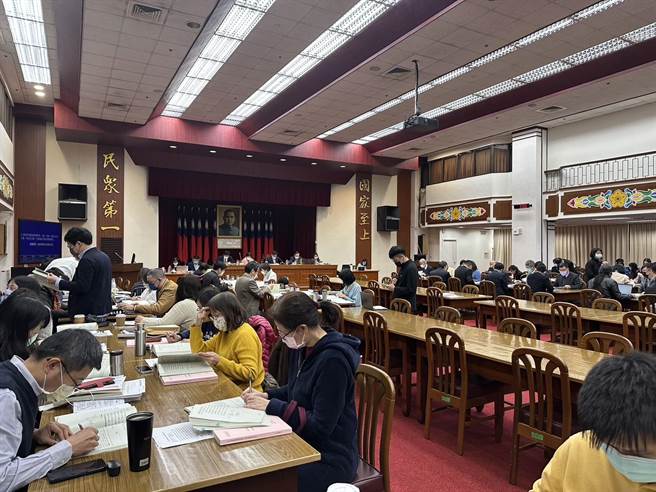 立法院財政、內政、經濟、教育及文化、交通、司法及法制、社會福利及衛生環境等7個委員會21日成立聯席會議，審查歲出規模達2102億的中央政府前瞻基礎建設計畫第4期特別預算案。（黃婉婷攝）