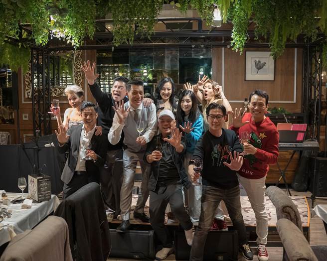 聶雲的慶祝餐會好友至親齊聚。（傑星傳播提供）