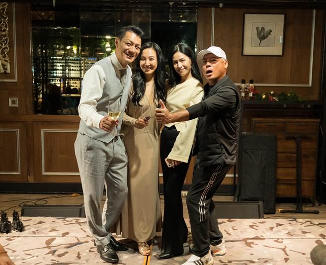 巫啟賢帶著老婆一起出席聶雲與老婆結婚20周年餐會。（傑星傳播提供）