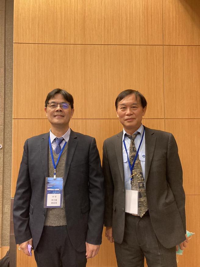 （中宇21日参加富邦证券举办之中钢集团联合法说会，董事长陈震江(图右)、总经理李志丰(图左)共同出席。图／郑郁平）