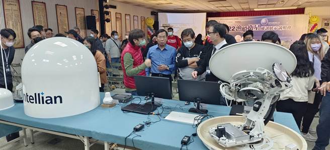 「新式卫星无限量数据通讯＆船员Wifi说明会」近日前进高雄举行。（柯宗纬翻摄）