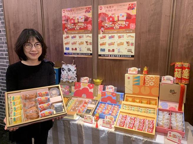 85度C搶攻春節送禮商機，預購指定款禮盒可享85折。（85度提供）