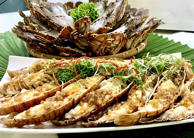 「青青格丽丝庄园」特企「蝉龙虾吃到饱」，每人加购价299元加1成服务费，就能爽吃蝉龙虾。(青青格丽丝庄园提供)