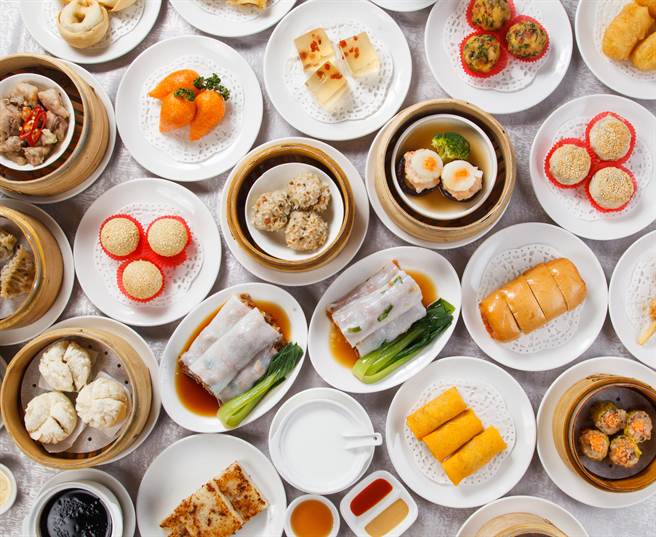 「青青格丽丝庄园」港点百匯，提供超过60种以上餐点吃到饱。(青青格丽丝庄园提供)