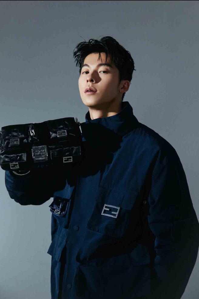 许光汉帅穿FENDI Roma系列，街头感十足的模样狙击许太太们的少女心。（FENDI提供）