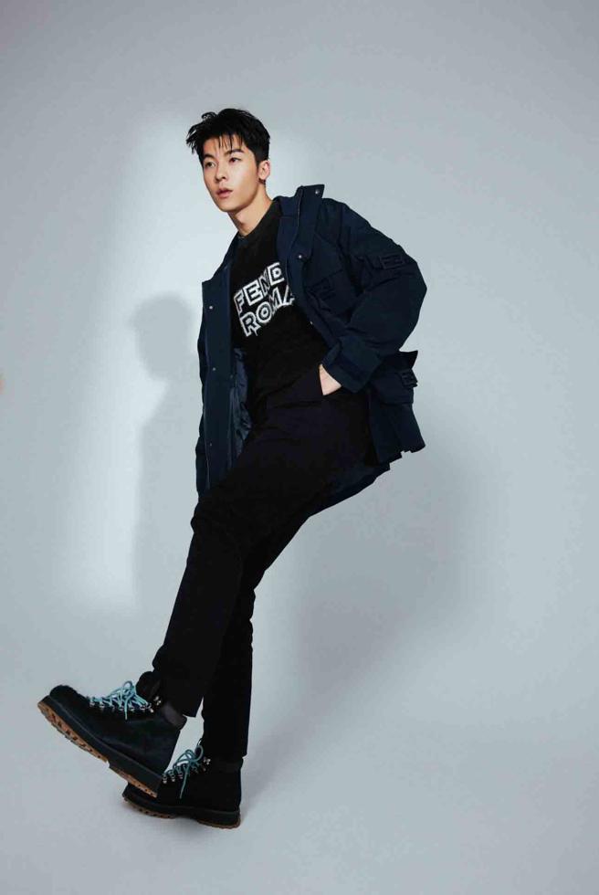 身为FENDI品牌大使的许光汉，身穿「Fendi Roma」系列单品为品牌带来讨论度。（FENDI 提供）