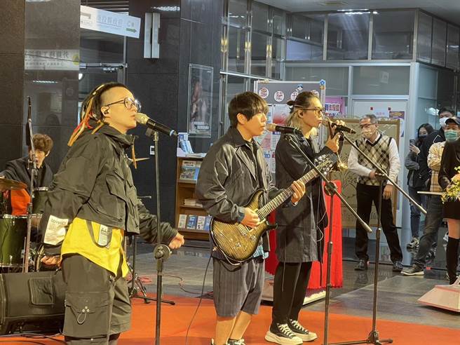 受年輕人歡迎的神棍樂團，將在「2023星空閃耀南投跨年晚會」演出。（楊靜茹攝）