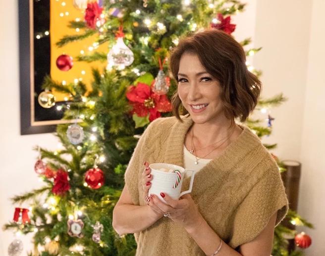 在国外长大的李咏娴喜欢送礼取代包礼金，因此培养挑选礼物的好品味（取自李咏娴脸书）