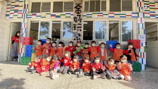 金門金湖國小《金好玩聚》玩具圖書館今日正式啟用，在校園中落實資源回收再利用的教育理念。(于家麒攝)