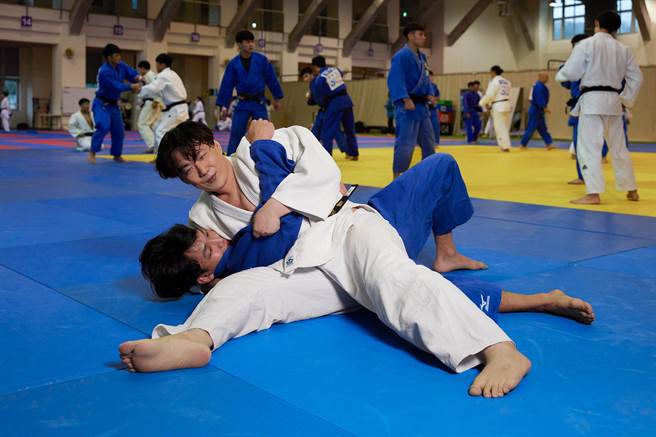 萧煌奇将在24、25日开唱，将把最爱的柔道搬上舞台，21日重回学校练习重拾手感。（好莉嗨提供）