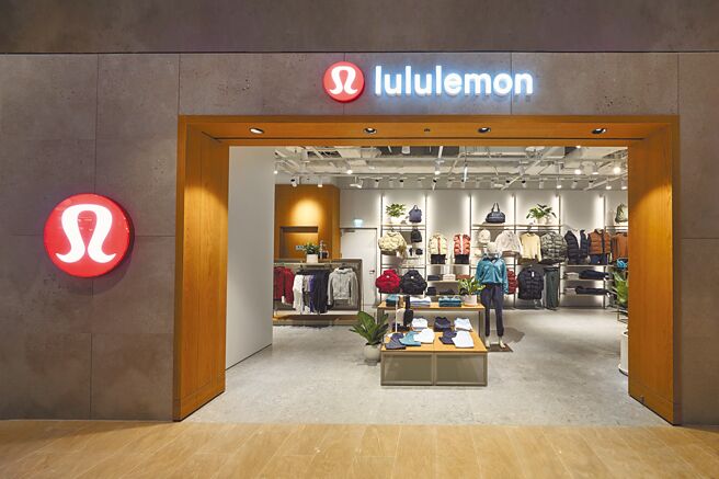 lululemon于16日宣布微风松高门市开幕，标榜店内有全台最多的系列款式。（lululemon提供）