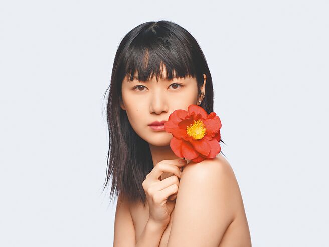 香奈儿提出的冬季保养哲学，1号红色山茶花丰润乳霜。（CHANEL提供）