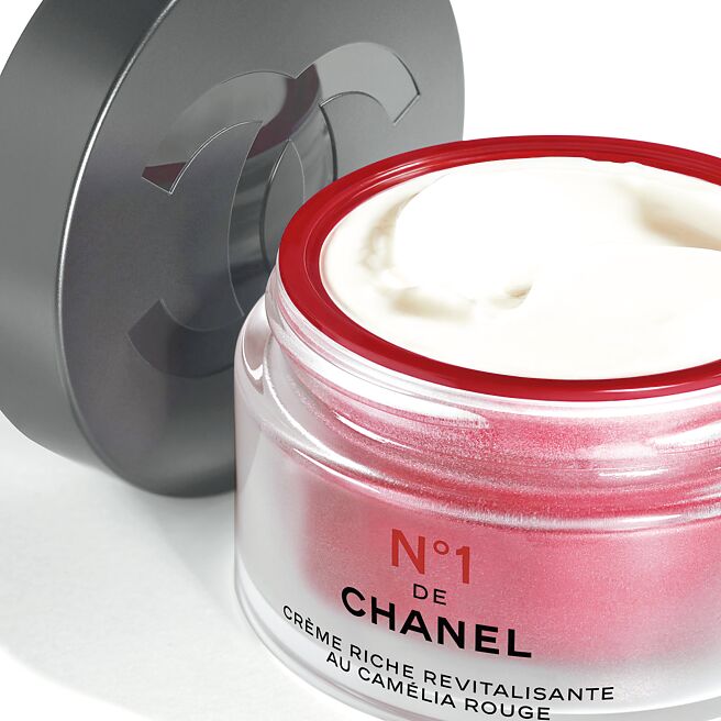 香奈儿1号红色山茶花丰润乳霜，售价4000元。（CHANEL提供）