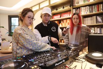 台灣人在大陸》來自台北的夫妻檔DJ：電音的上海味道