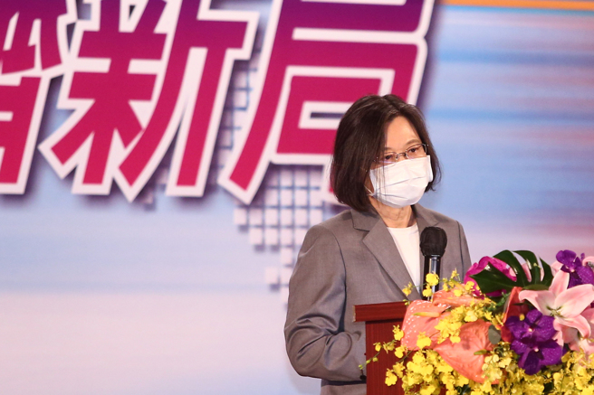 总统蔡英文21日表示，民进党必须检讨、整队、前进。(资料照,邓博仁摄)